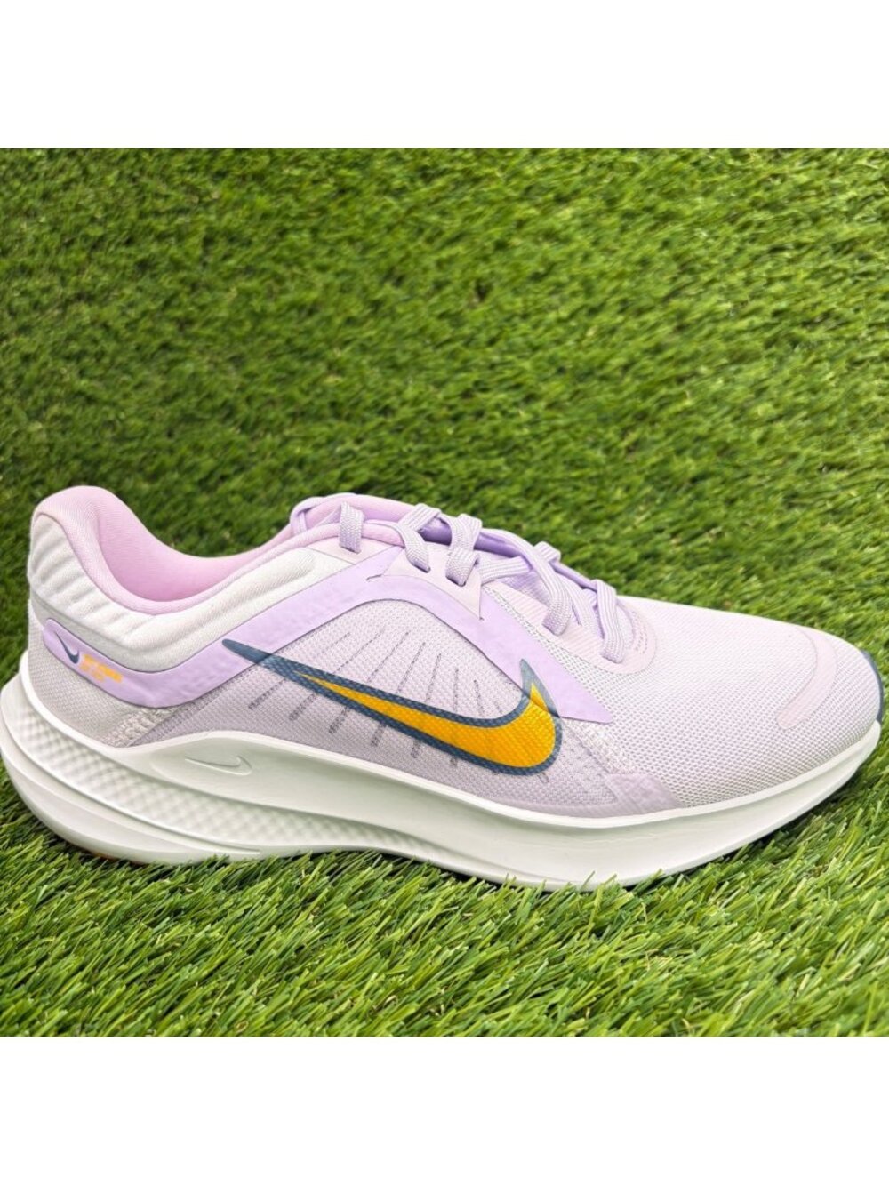 Nike Quest 5 Womens Size 7 Purple White Athletic Running Walking Shoes Sneakers